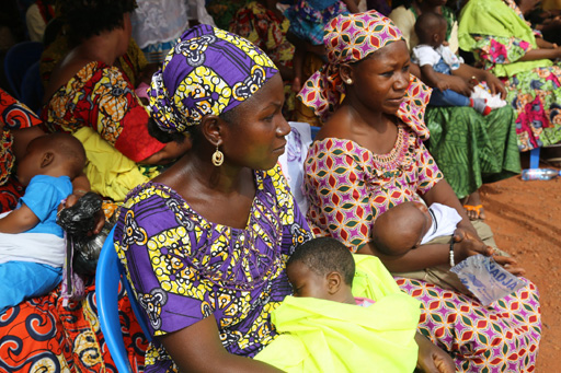 Women sitting with their children in Mali