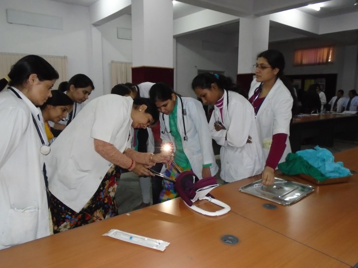 PSI trains health providers in India on PPIUD insertion. Most providers say they would recommend this method to a colleague. 