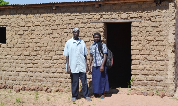 Timothée Goita builds a house in nearby Yorosso town so that his daughter Safiatou, who is studying there, faces no accommodation problems.