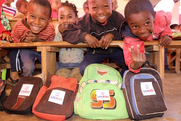 Savoir lire et écrire est une compétence fondamentale pour les enfants malagasy