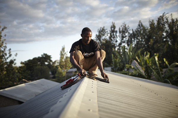 Reaching for the roofs: One million solar-powered homes in Tanzania by 2017 PHOTO: MPower_OGE