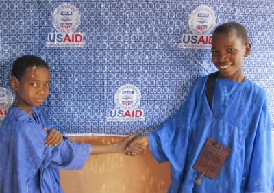 Mali-USAID 50th anniversary- Boys from the north shaking hands