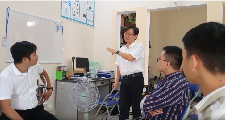 Dr. Ngo Dinh Thanh is mentoring the team.