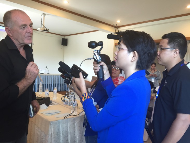 Vo Thi Thuy Van, center, and other regional Mekong Matters journalists interview water governance experts at a Mekong Matters training in Loei, Thailand.