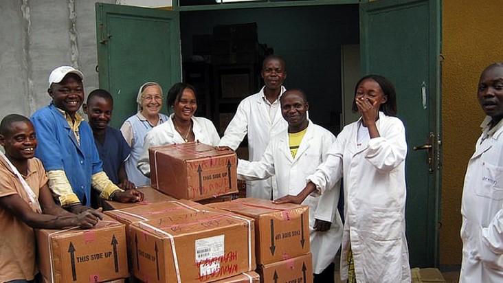 Personnel in the Democratic Republic of Congo receive a shipment of life-saving antiretroviral drugs. Photo credit: Friederika Kuhnel