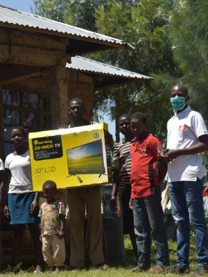 Mwezi Solar’s John Odundo with George Ouma Omolo and family in Kisumu, Kenya.