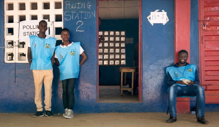 Poll workers in Sierra Leone. /Carol Sahley, USAID