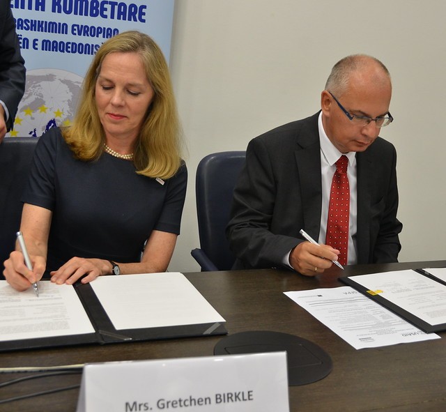 USAID Acting Country Representative, Gretchen Birkle and the Slovak Ambassador to North Macedonia Henrik Markus signed a memorandum of understanding