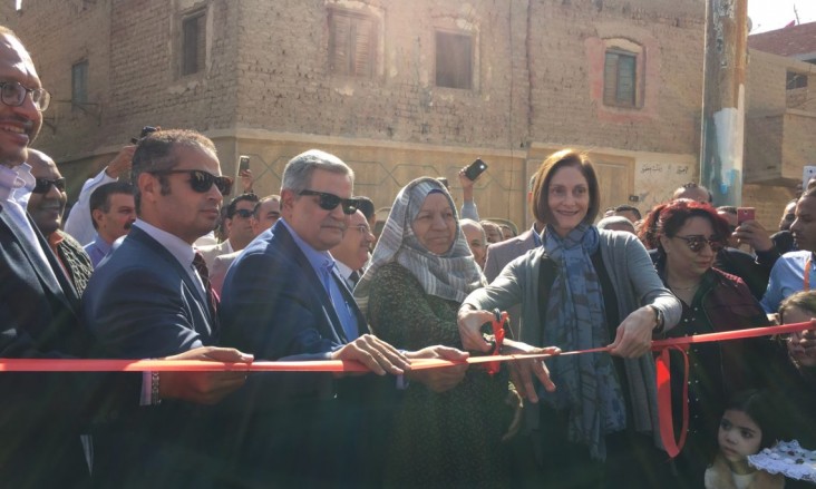USAID/Egypt Mission Director Sherry F. Carlin, Assiut Deputy Governor Amr Abdel Aal, Water Holding Company Chairman Eng. Mamdouh Raslan, and Assiut Water Company Chairman Mohamed Saleh inaugurate the Massara Water Treatment Plant in Assiut governorate.