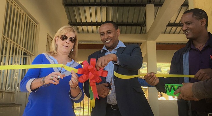 Image of ribbon-cutting ceremony at Ethiopian health center.