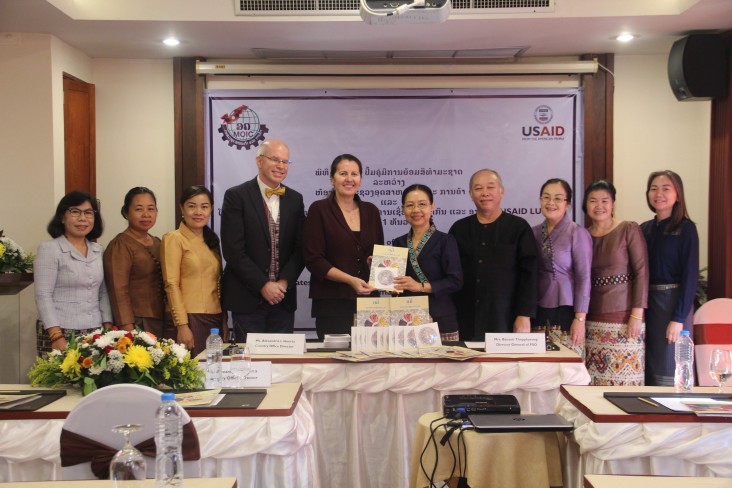 USAID Laos Country Director Alexandria Huerta presented handbooks on the use of natural dyes on handicraft production to the Ministry of Industry and Commerce