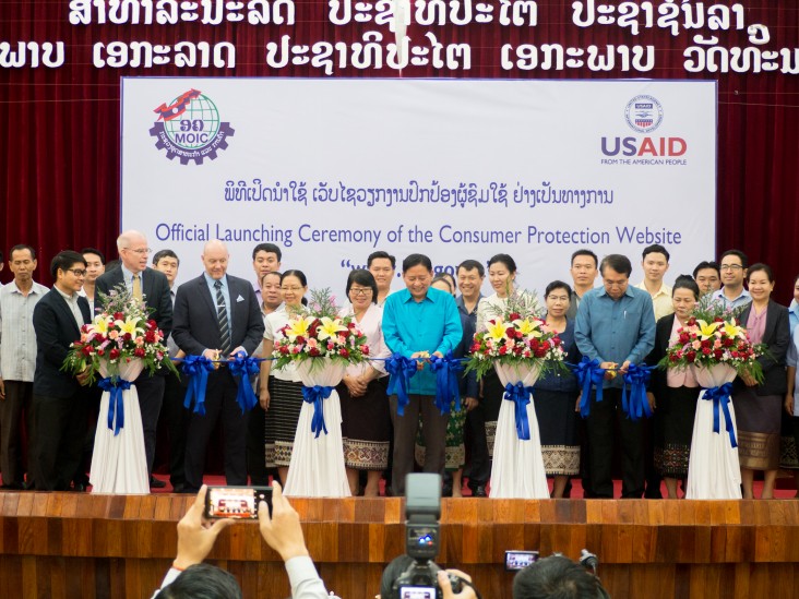 Deputy Country Office Director of USAID Mr. Patrick Bowers and Vice Minister of Industry and Commerce H.E Somchit Inthamith cut a ribbon to launch the new consumer protection website developed with support from the United States government. 