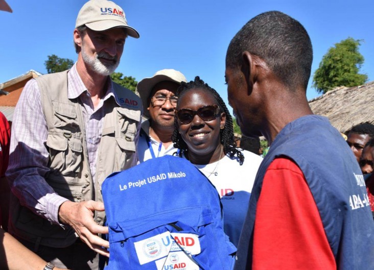 The USAID Mikolo Project supported and trained community health volunteers to provide a continuum of care under the supervision of local health centers