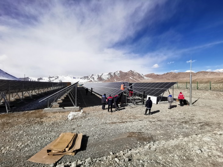 USAID поддерживает установку крупнейшей солнечной электростанции в Таджикистане