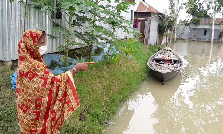 Shukhi Begum, Islampur, Jamalpur District, worked with USAID's SHOUHARDO III project last year, to raise her home on an earthen plinth, up above flood levels.