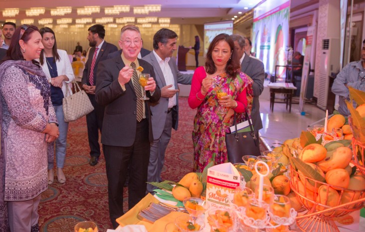 USAID Mission Director Jerry Bisson tasting Pakistani mangoes