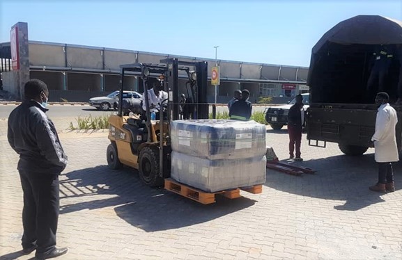 With support of USAID, Lusaka Business Council staff deliver the first tranche of donated goods for storage in space provided by local business Napoli Properties as Zambia’s private sector joins in support of the fight against COVID-19.