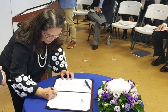 Lisa Magno, USAIDKosovo Mission Director Signs the Oath of Office 