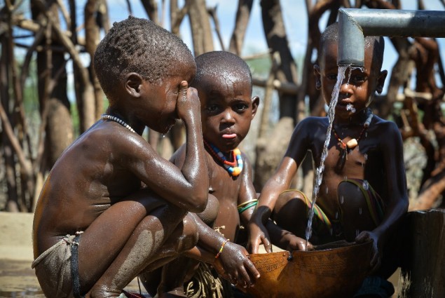 Image of children at a water pump in Ethiopia