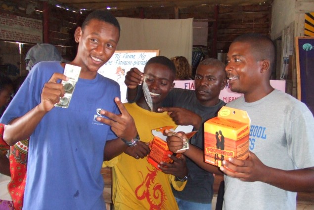 Fishermen in the southwest receive condoms at family planning session