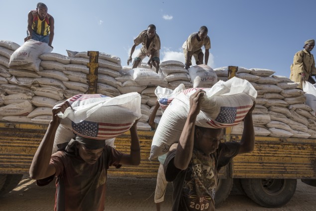 WFP collects and distributes food items for the Somali Region in Ethiopia in warehouses in Jijiga. Workers offload sorghum bags (50 KG each) from a truck into the warehouse. USAID donated the food.