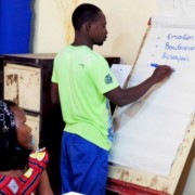 Young Nigeriens discuss leadership at a training of entrepreneurs in Maradi
