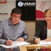 Mirjana Makedonska, Chief of Party of USAID’s Business Ecosystem Project and Kristijan Danilovski, co-founder and managing director at FX3X signing the MOU