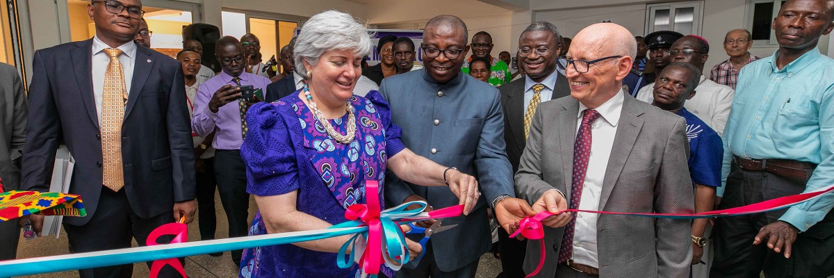 Ambassador Sullivan cutting the tape to open the Pathology Lab of the new cancer center at the HopeXchange Medical Center in Kumasi